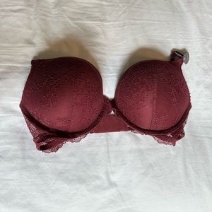 Victoria’s Secret 32D Bombshell Bra